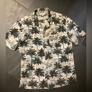 Men’s Size Medium Croft and Barrow Button Down Shirt 100% Cotton